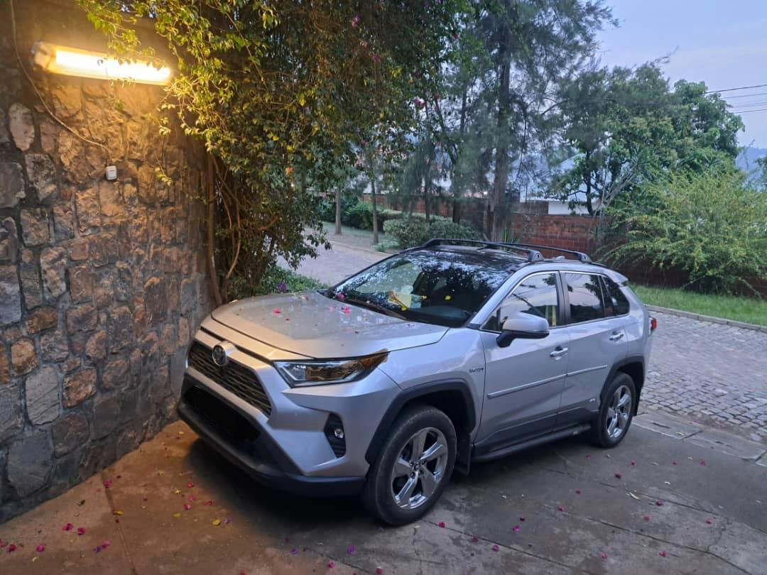 Toyota - RAV4 Hybrid 